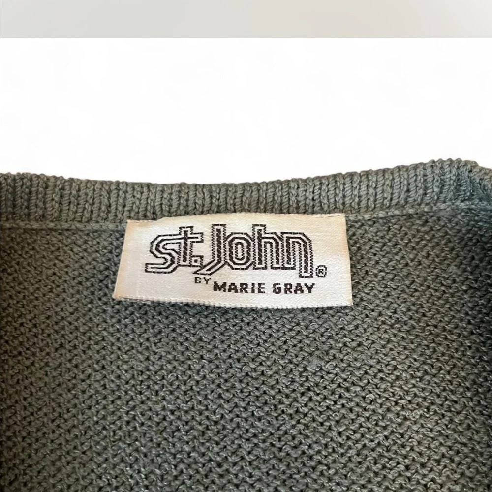 St. John knit sweater and skirt set in good condition